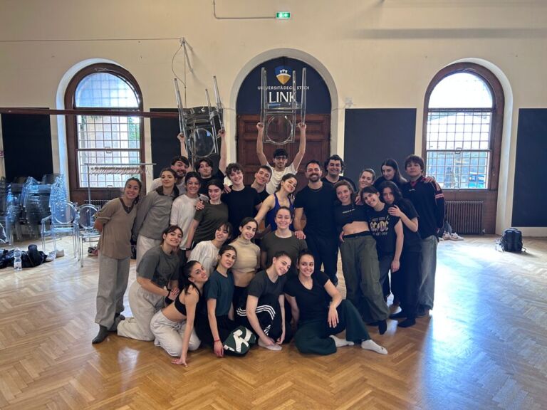 Workshop Pratiche di danza nello spazio urbano. DanTe - Danze di Terra